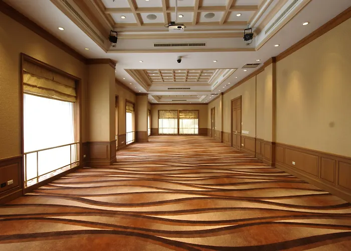 Ramada By Wyndham D Ma Hotel